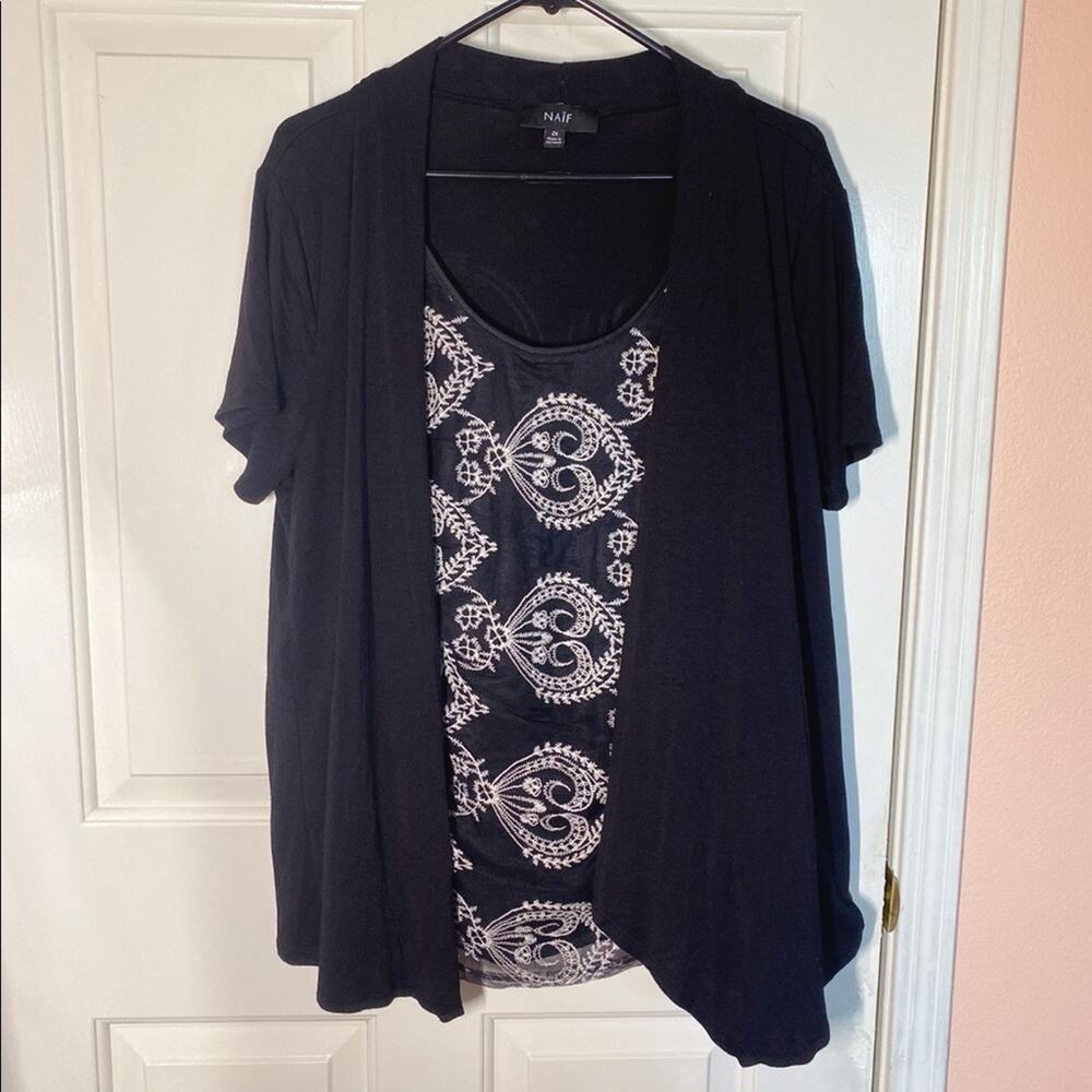 Naïf Black and White 2-in-1 Layered Top Crew Neck Short Sleeve Pattern Lace | 2X
